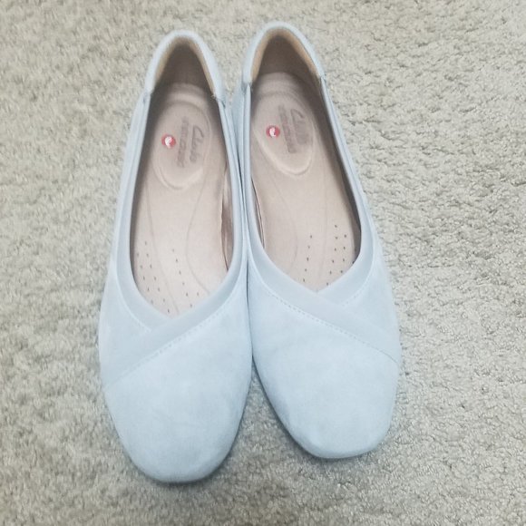 Clark's Unstructured Grey Suede Shoes - Picture 2 of 6